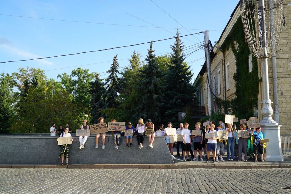 Жители шести городов Украины вышли на протесты против ограничения прав НАБУ