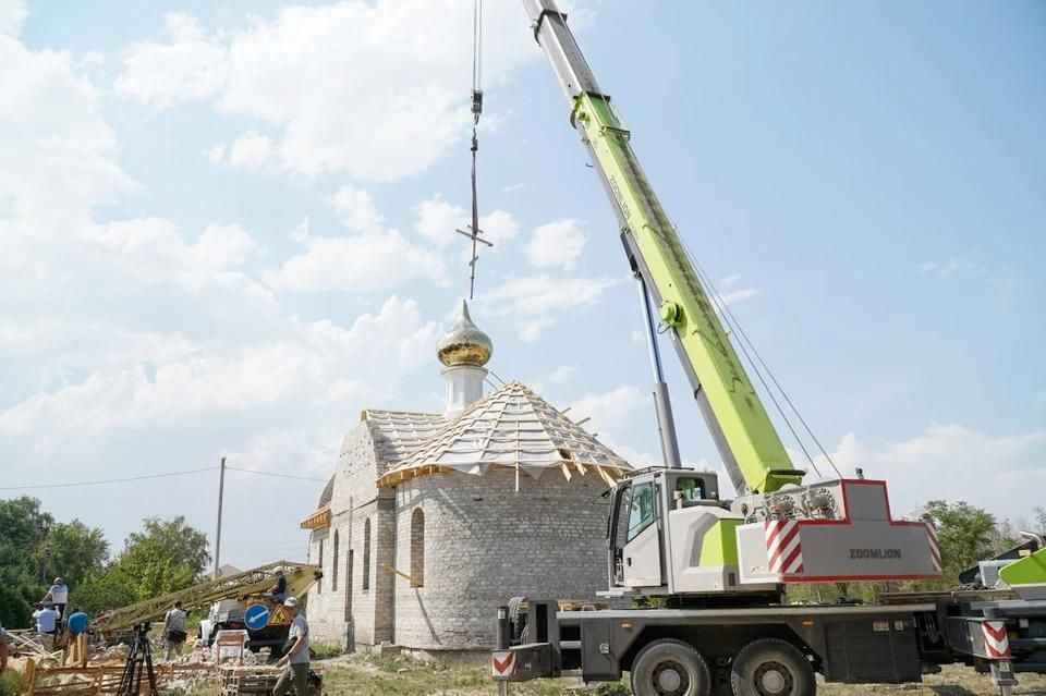 В запорожском поселке Новое освятили крест для нового храма