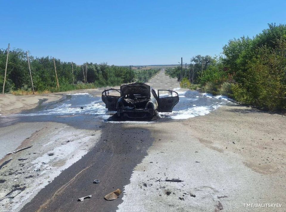 Три человека погибли в результате удара ВСУ по автомобилю в Запорожской области, сообщил губернатор Евгений Балицкий