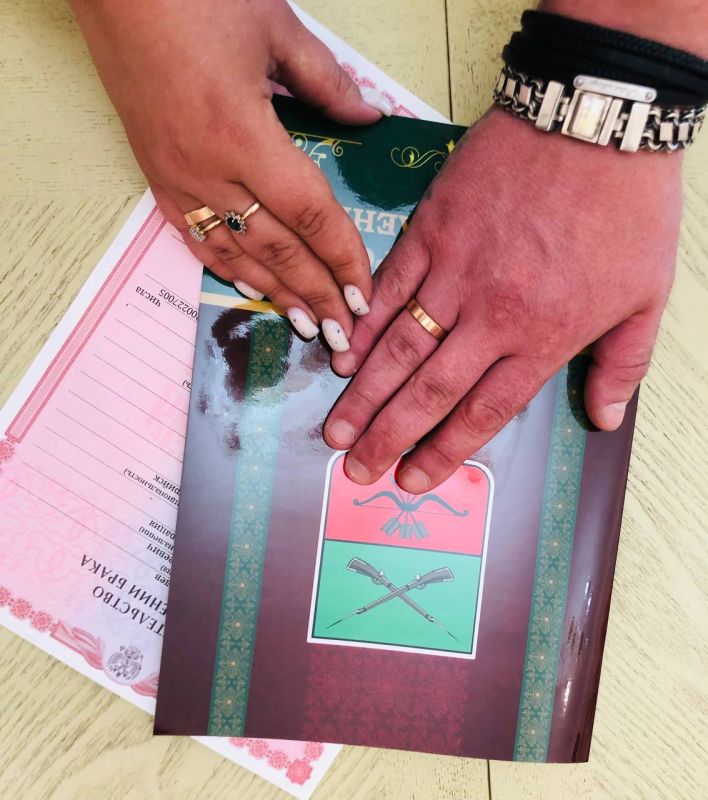 История одной любви .... Павел и Лилия, молодая пара, заключившая брак в территориальном отделе ЗАГС города Бердянска и Бердянского района Управления ЗАГС Запорожской области не просто так выбрали 2025 год, Год Защитника...