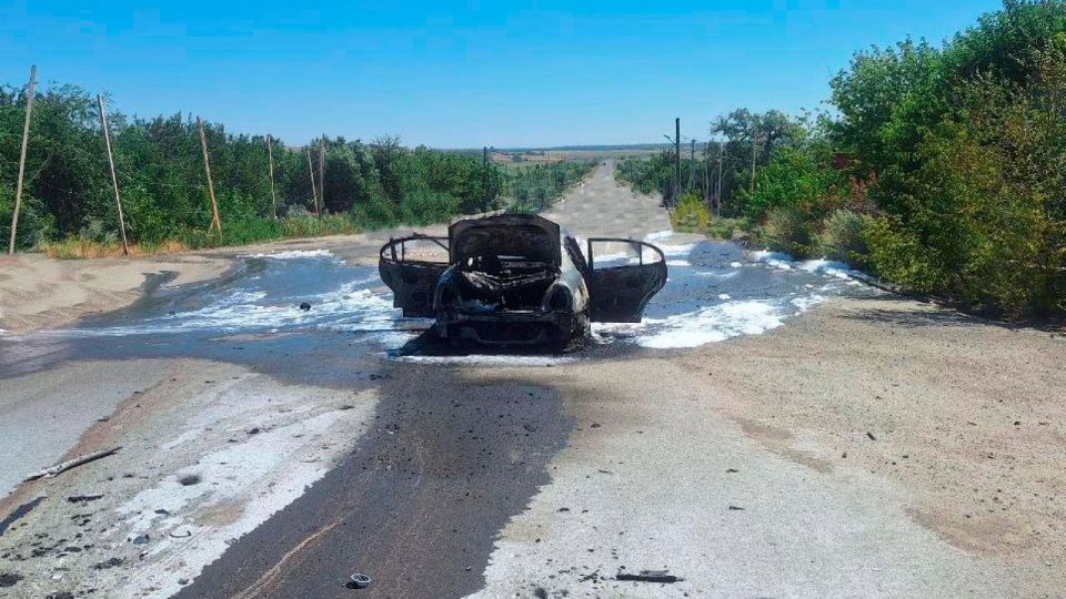 Двое взрослых и подросток погибли в Запорожской области при ударе ВСУ по машине