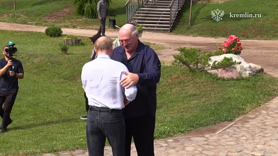 Президенты РФ и Белоруссии Владимир Путин и Александр Лукашенко проводят встречу на Валааме