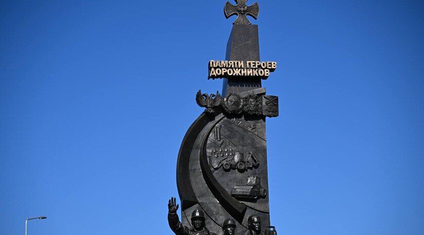 Хуснуллин открыл памятник дорожникам, погибшим при восстановлении Донбасса