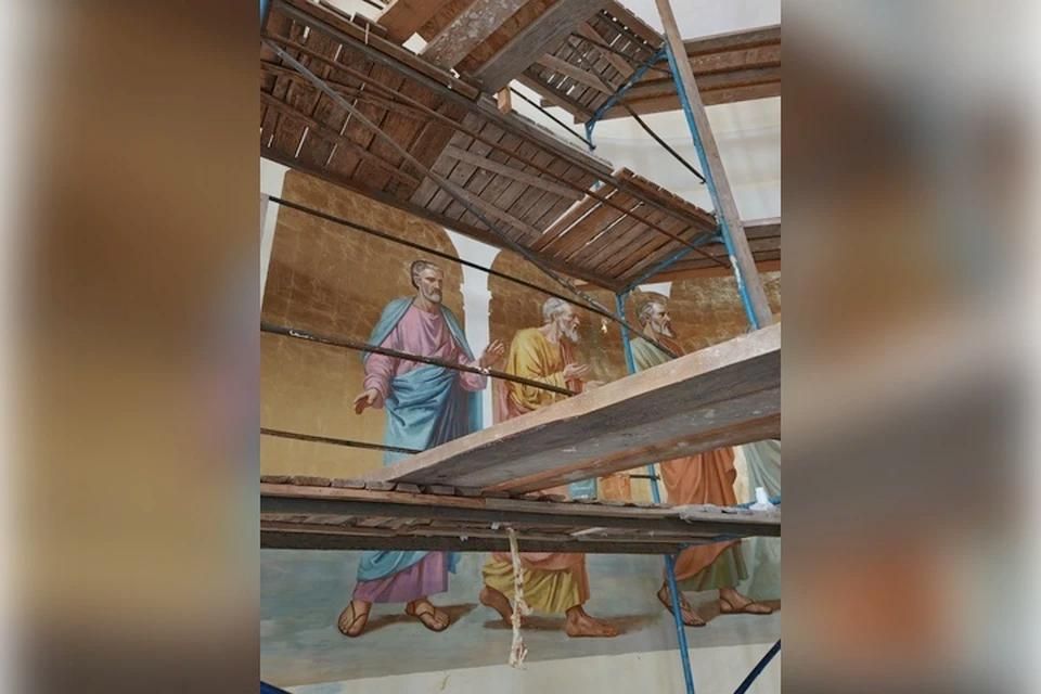 Глава Энергодара показал новые росписи в Богоявленском соборе