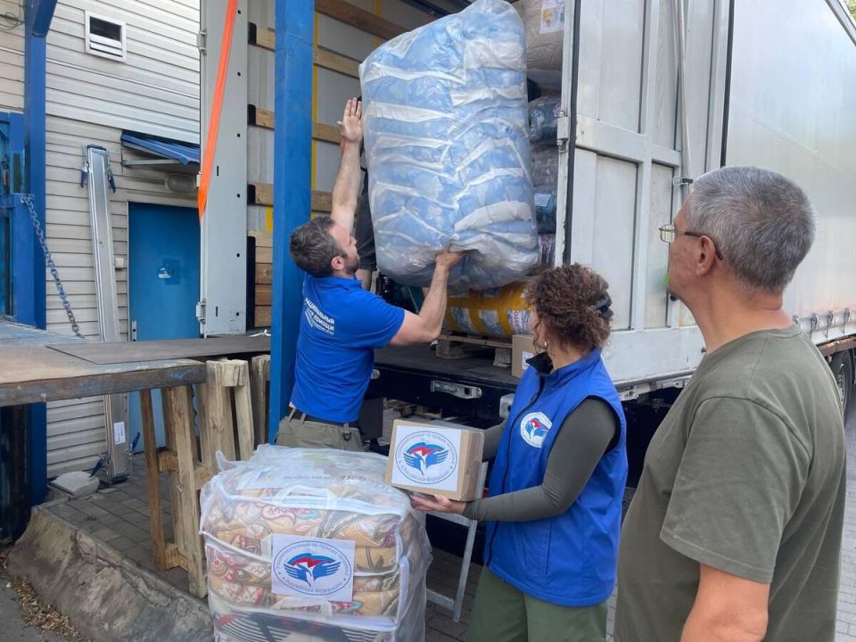 Жителям ДНР и Запорожской области доставили гуманитарную помощь