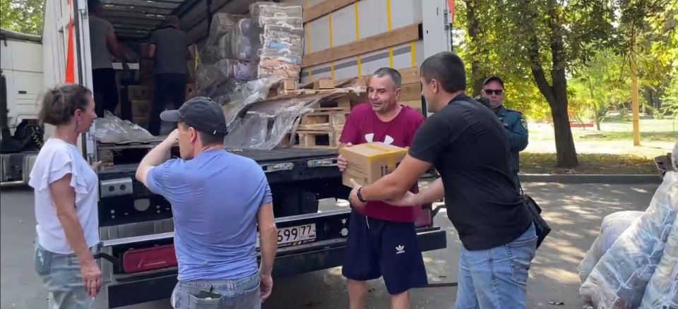 Волонтеры доставили 12 тонн гуманитарного груза жителям Запорожской области и ДНР