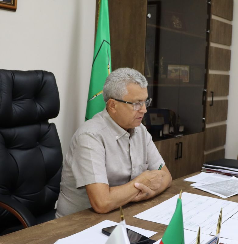 Виктор Емельяненко: Провел плановое совещание с депутатами, работающими на профессиональной постоянной основе, и работниками Аппарата Заксобрания Запорожской области