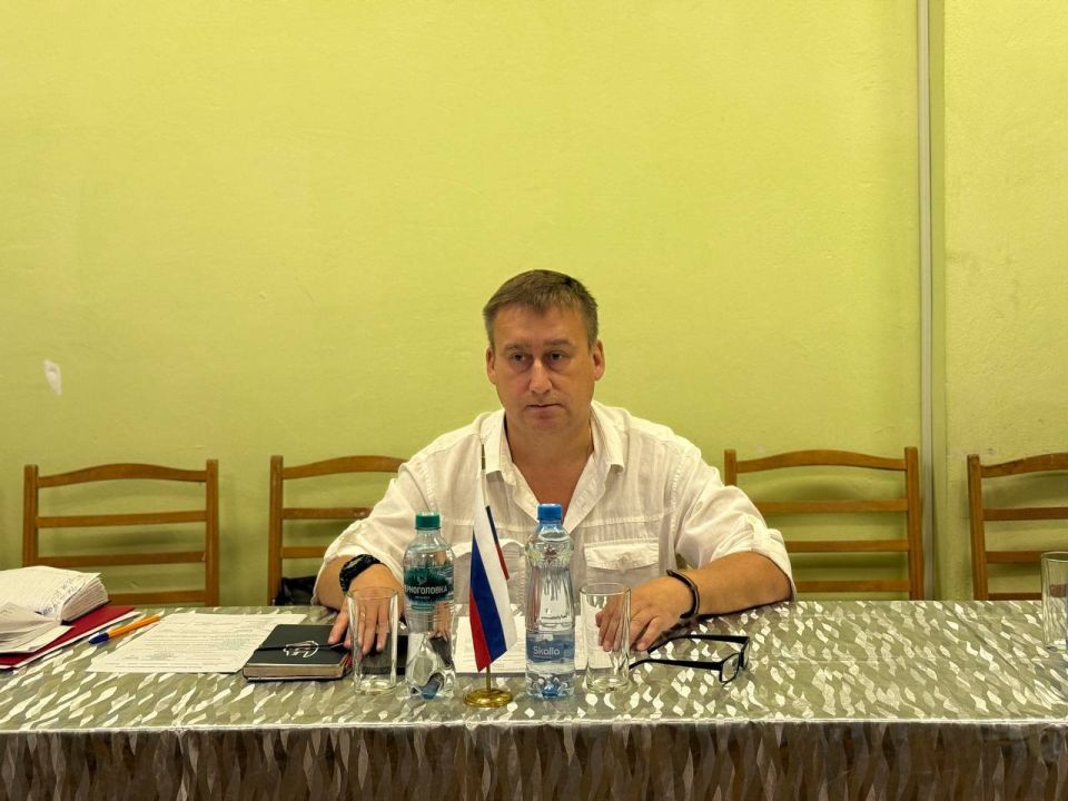 Сегодня состоялась расширенная встреча главы Акимовского муниципального округа Александра Трудоношина с жителями Новодалиловского территориального отдела в присутствии начальника территориального отдела и органов МВД