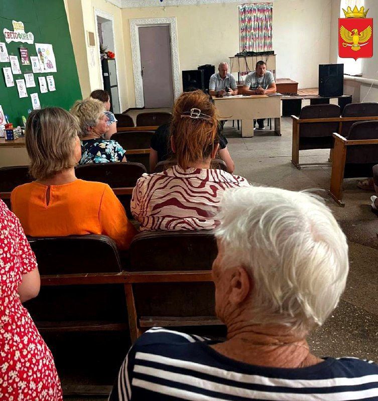 Председатель комитета по государственному управлению и местному самоуправлению Законодательного собрания Запорожской области Александр Сауленко и председатель Приморского окружного совета депутатов Никита Комелов продолжают...