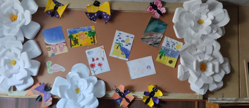 В сельском клубе села Осипенко провели выставку рисунков «Летние зарисовки»