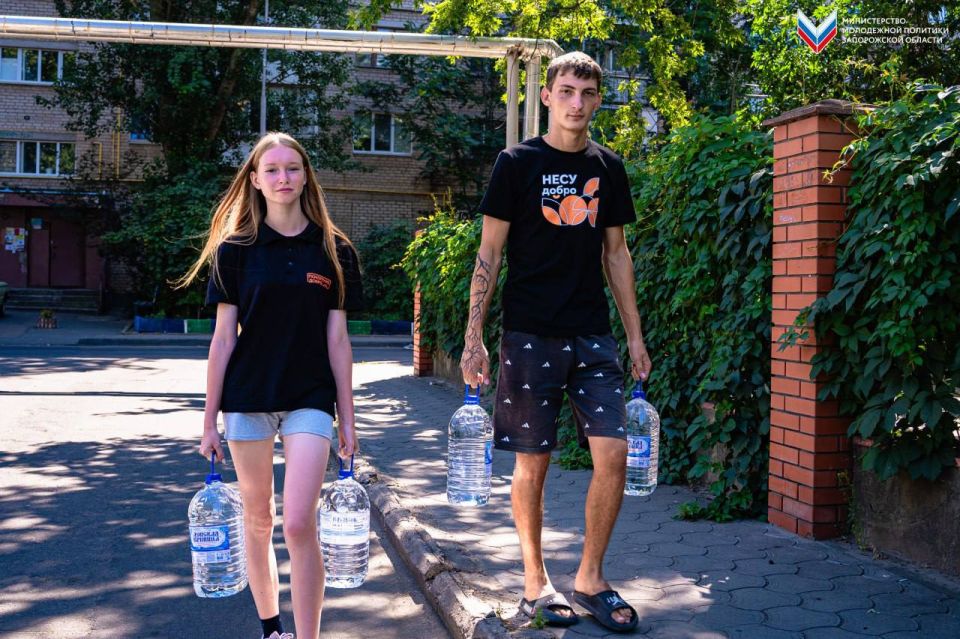 Гуманитарные выезды: волонтёры адресно доставляют питьевую воду в Мелитопольском районе