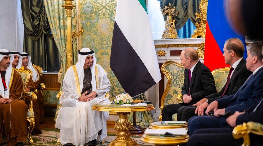 Президент ОАЭ встретился в Москве с Путиным и перешел на русский язык