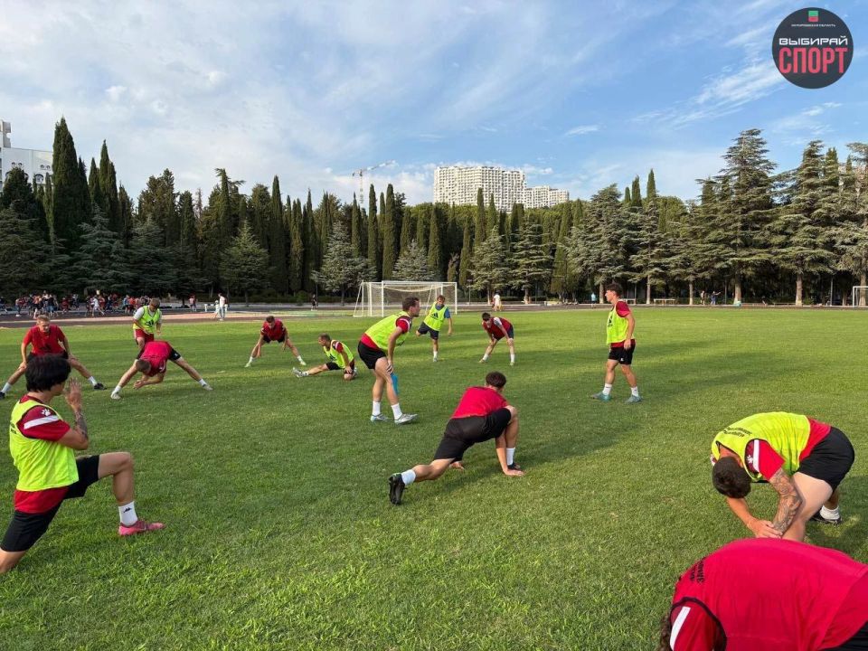 Футбольная сборная Запорожской области на сборах в Алуште!