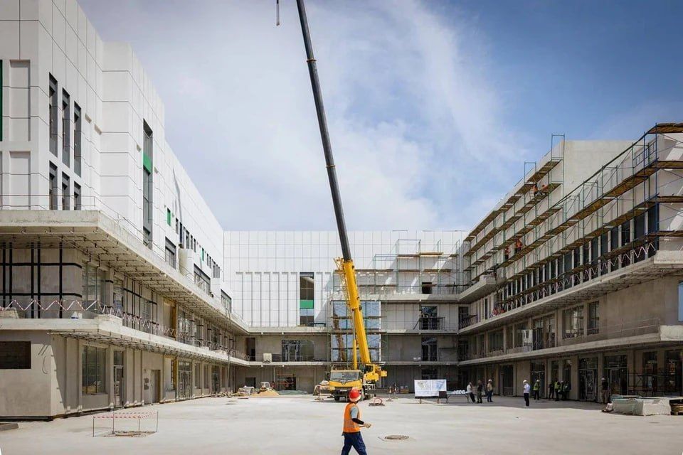 Евгений Балицкий поздравил запорожских строителей с профессиональным праздником