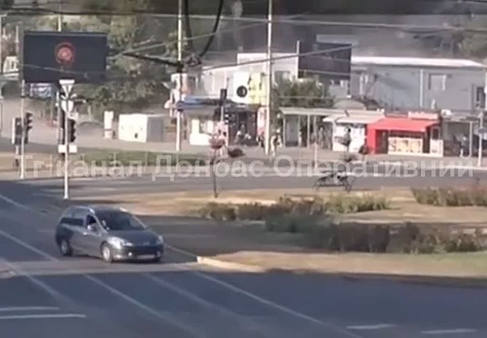 Сегодня в ночь и вчерашним вечером самые эффектные прилёты от ВС РФ фиксировались в Запорожской области