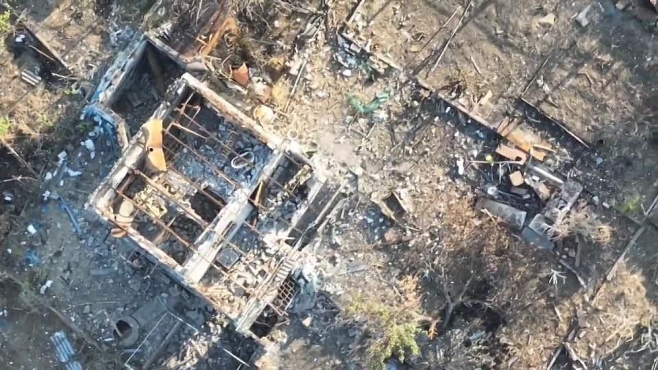 Запорожское направление.. Каменской участок. В населённом пункте Плавни, штурмовые группы ВДВ продолжают полную зачистку