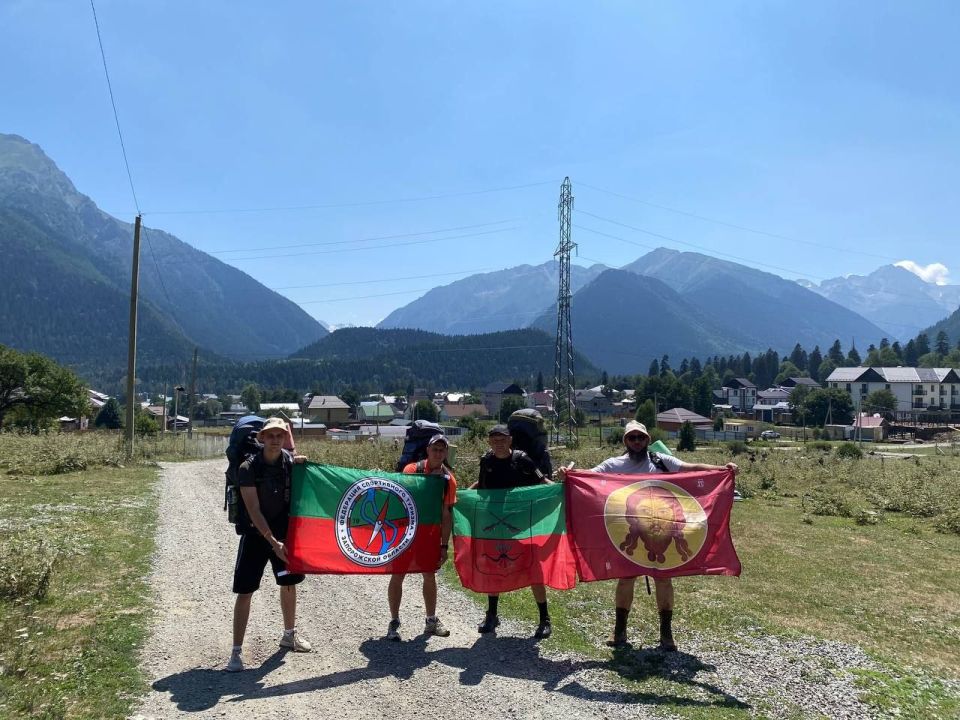 Группа из пяти человек Федерации спортивного туризма Запорожской области стартовала по маршруту первой категории сложности по территории Кавказа