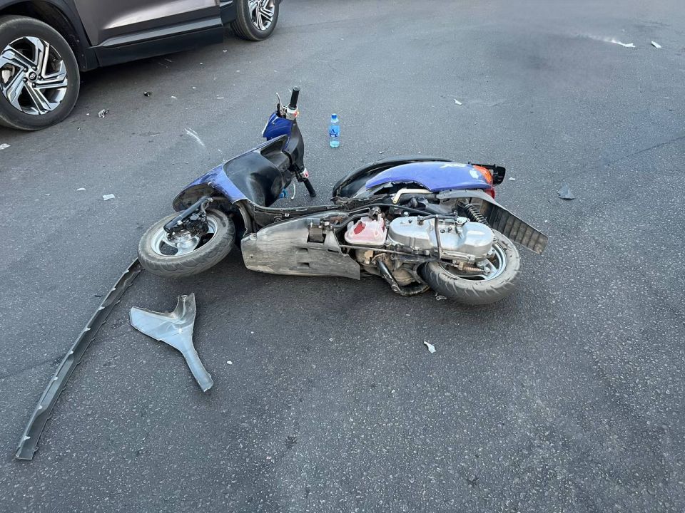 Сотрудники Отдел Госавтоинспекции УМВД России "Мелитопольское" проводят проверку по факту дорожно-транспортного происшествия, в котором пострадали несовершеннолетние