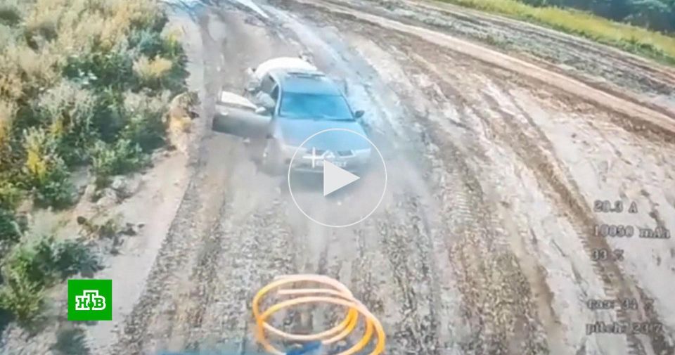 Операторы FPV-дронов уничтожили 4 пикапа ВСУ в Сумской области