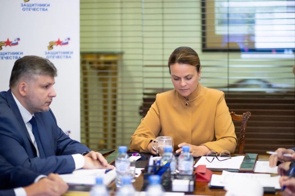 Статс-секретарь – заместитель Министра обороны РФ, председатель фонда «Защитники Отечества» Анна Цивилева провела традиционное еженедельное совещание с филиалами фонда