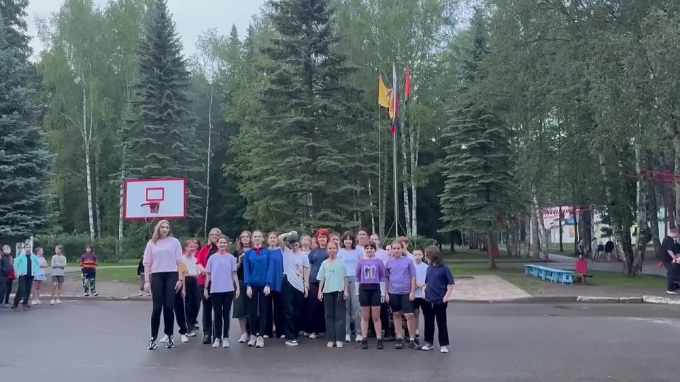 Вчера в лагере им. Максима Горького царила атмосфера творчества и вдохновения! "Визитка отряда" подарила детям незабываемые эмоции и позволила каждому отряду раскрыть свой потенциал!