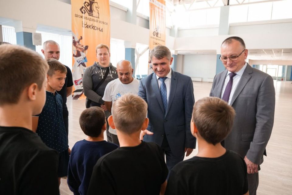 Глава Чувашии встретился с юными боксерами из Бердянского округа