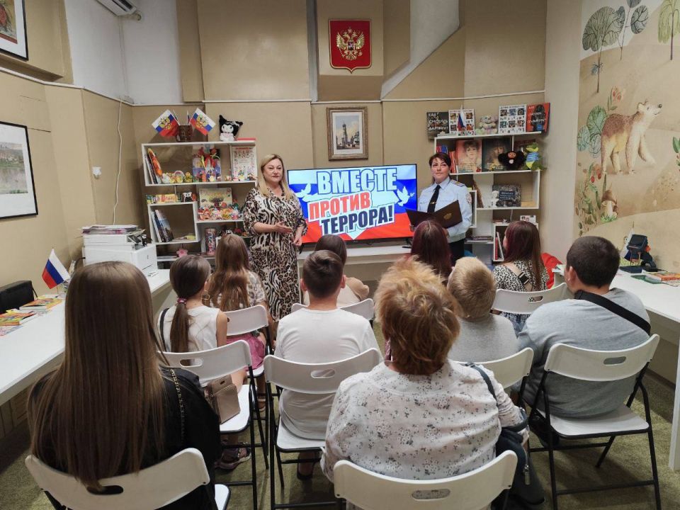 Сотрудники правоохранительных органов Отдела МВД России «Токмакский» провели мероприятие: «Вместе против терроризма ,а также как не стать жертвой вербовки»