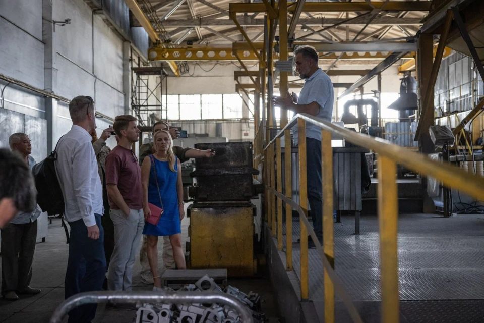 Делегация ТПП Тюменской области посетила литейное предприятие в Мелитополе
