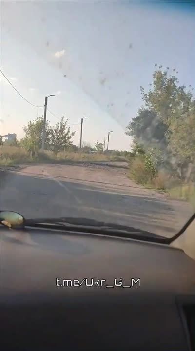 Покидающих позиции украинских боевиков чуть было не настигла российская минаСмерть прошла совсем рядом с этими хлопчиками