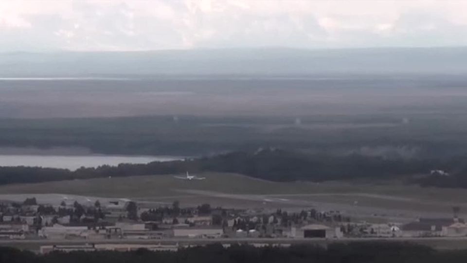 Самолет Трампа заходит на посадку