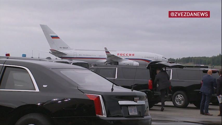 Владимир Путин прилетел на Аляску для встречи с Трампом
