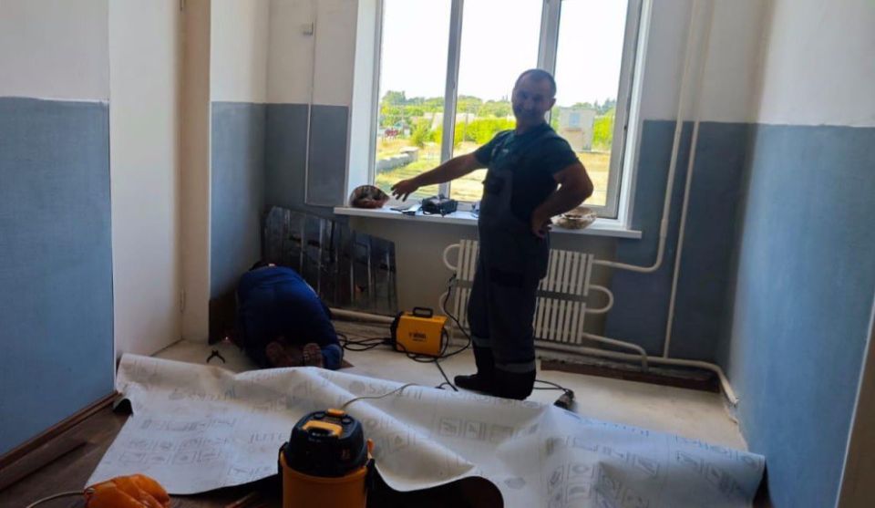 Аварийно-восстановительная бригада из Ингушетии начала ремонт отопительной системы школы №2 г. Молочанска