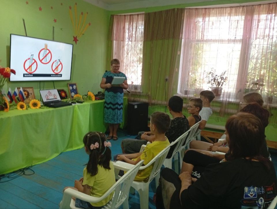 В Доме культуры села Новотроицкое прошла профилактическая беседа «Злой волшебник — табак!»