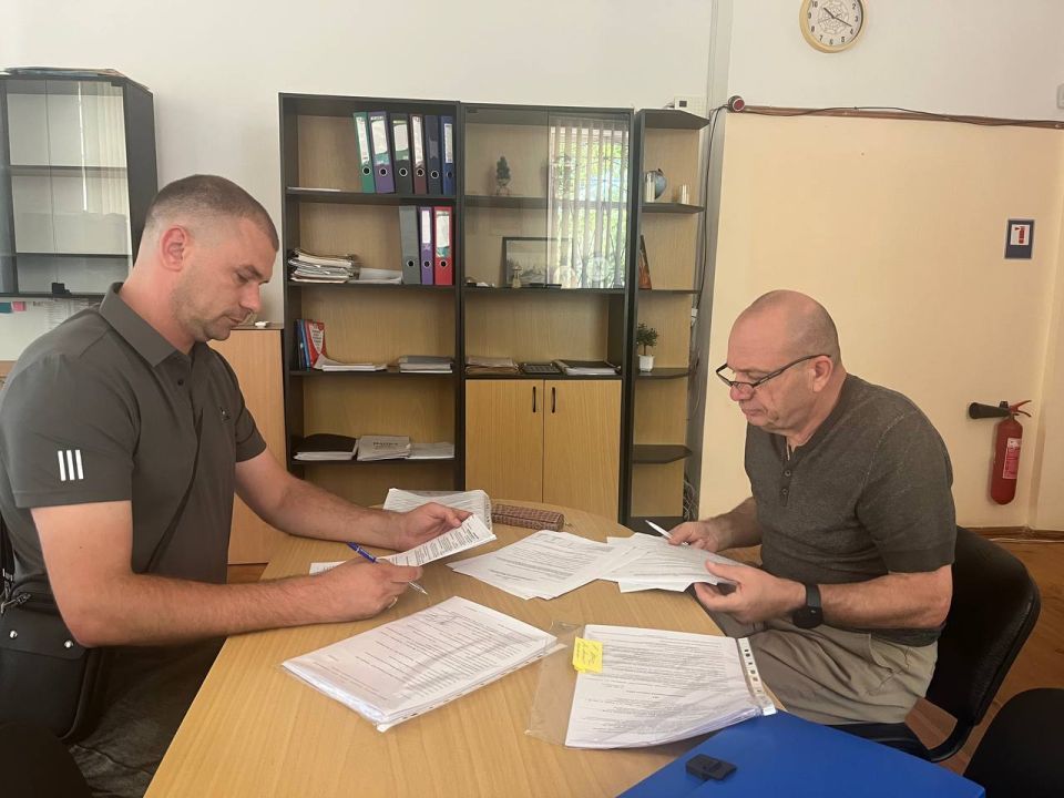 Заместитель Главы Токмакского муниципального округа, курирующий вопросы жилищно-коммунального хозяйства, Дмитрий Дзюба и заместитель министра строительства Республики Ингушетия Игорь Захаров рассмотрели вопрос ввода в...