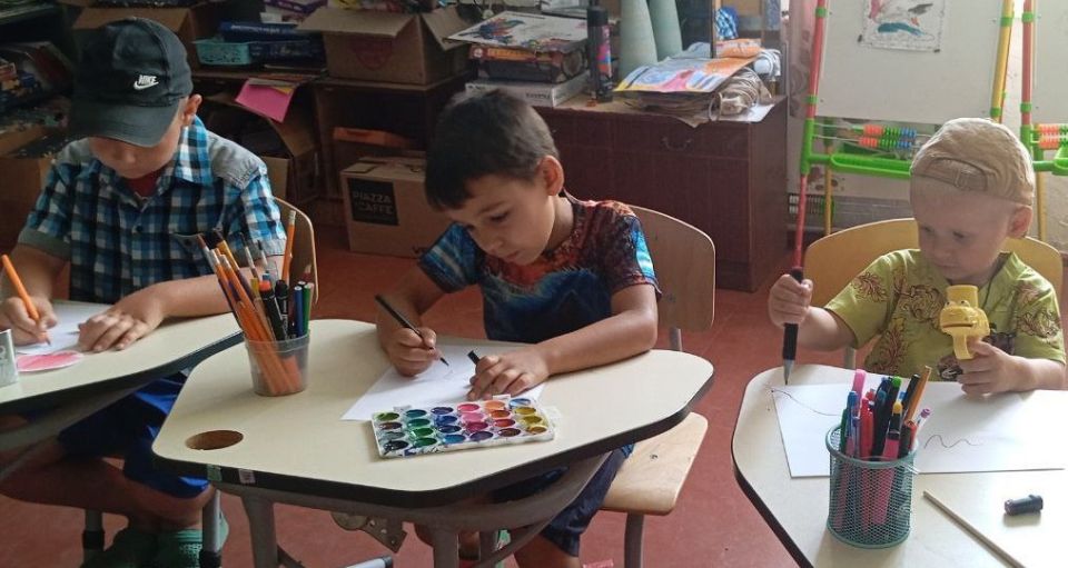 В Новогоровском сельском Доме культуры состоялась выставка детских рисунков «Я рисую лето»