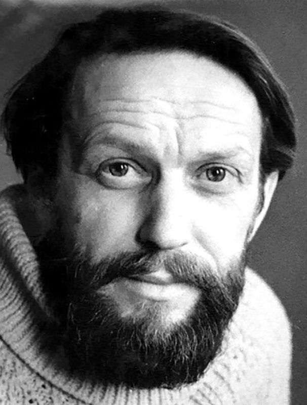 Бурчацкая библиотека представила книжную выставку к юбилею Радия Погодина