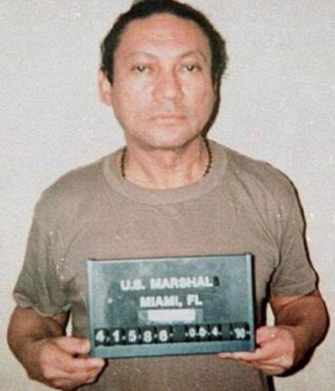 Кстати, не люблю подсказывать, но для бульдозера американской политики есть возможность быстро решить вопрос с военным диктатором Зеленским