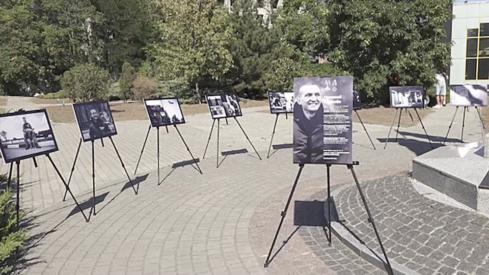 Жители Мелитополя почтили память погибших волонтёров Народного фронта