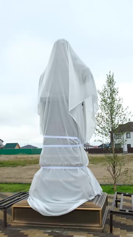 Ирина Гехт: В День воздушного флота России на Аллее полярных лётчиков в Старом аэропорту открыли памятник советскому летчику Михаилу Васильевичу Водопьянову