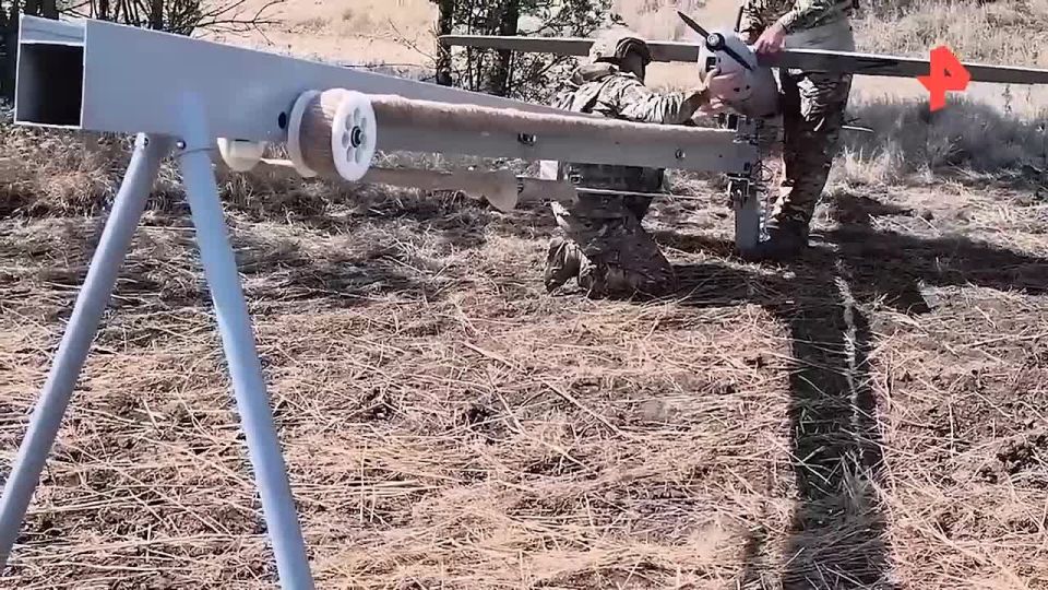 Расчеты артиллерийских орудий Новороссийского гвардейского десантно-штурмового соединения прорвали оборону ВСУ с помощью беспилотников "Орлан-10" и "Орлан-30" на Ореховском направлении