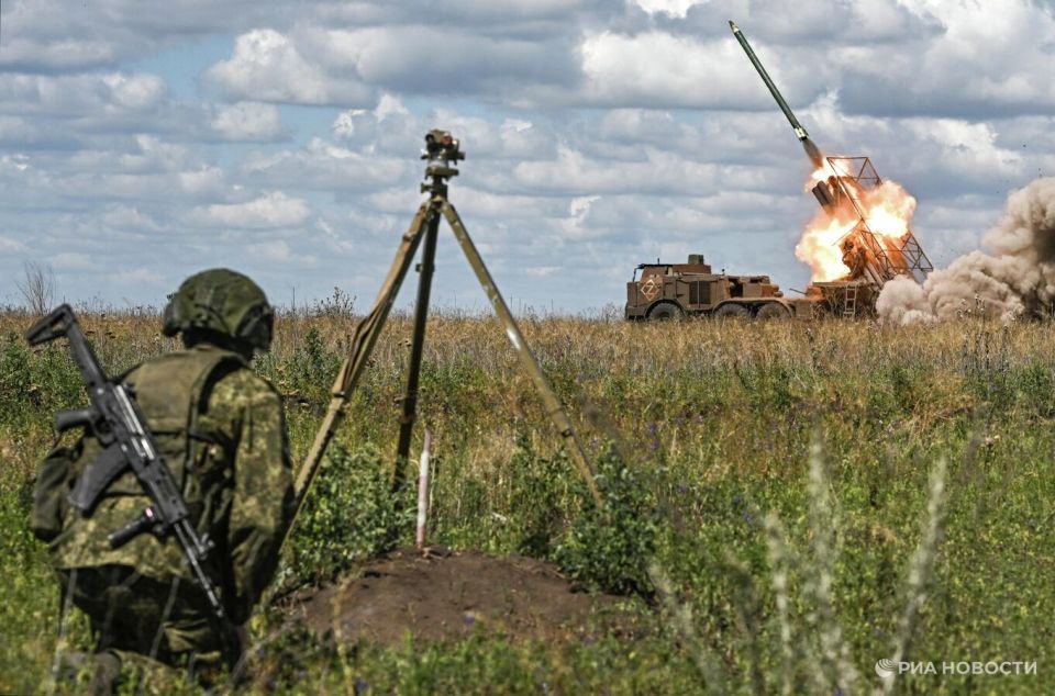 Российские войска нанесли удар по военному заводу в Запорожье, заявил Рогов