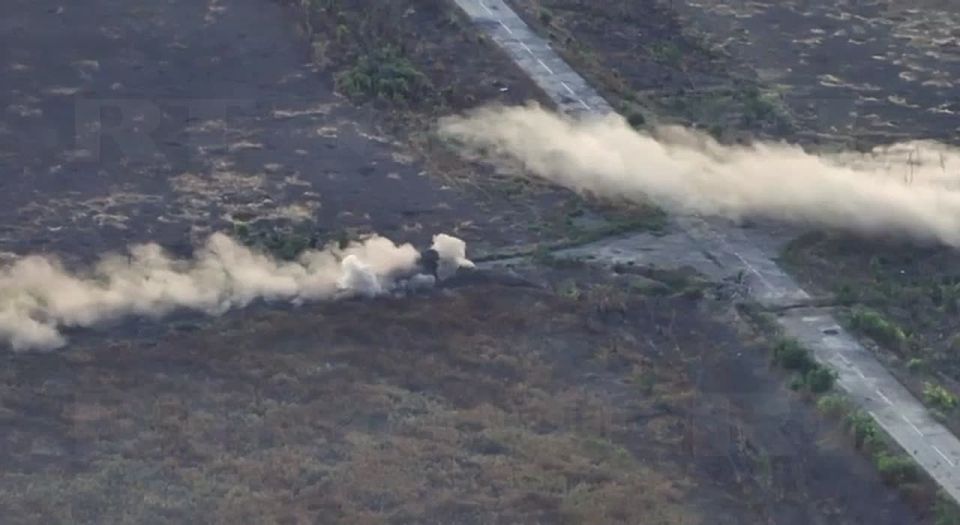 Сергей Карнаухов: Супергеройское видео из Запорожья: российский танк под огнём артиллерии и налётами FPV-дронов прямой наводкой уничтожает наблюдательные пункты ВСУ