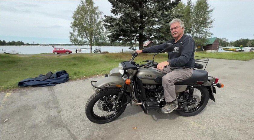 Владимир Путин подарил жителю Аляски мотоцикл «Урал»