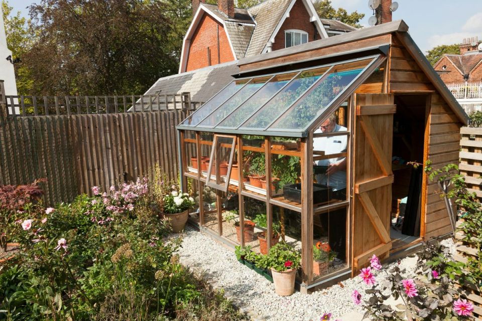 Какие хозпостройки нужно регистрировать в Росреестре?