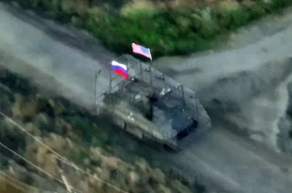 Прислали тут доп информацию про эту трофейную шайтан-арбу с флагами РФ и США