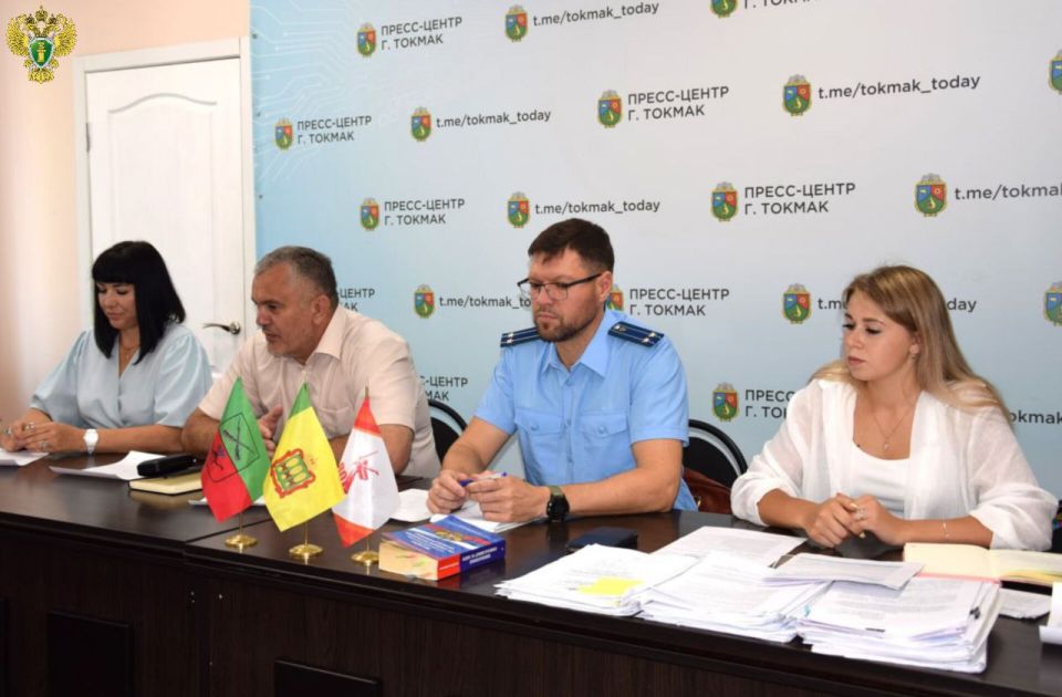 Прокурор Токмакского района Сергей Разумовский принял участие в заседании комиссии по делам несовершеннолетних и защите их прав при администрации муниципального округа