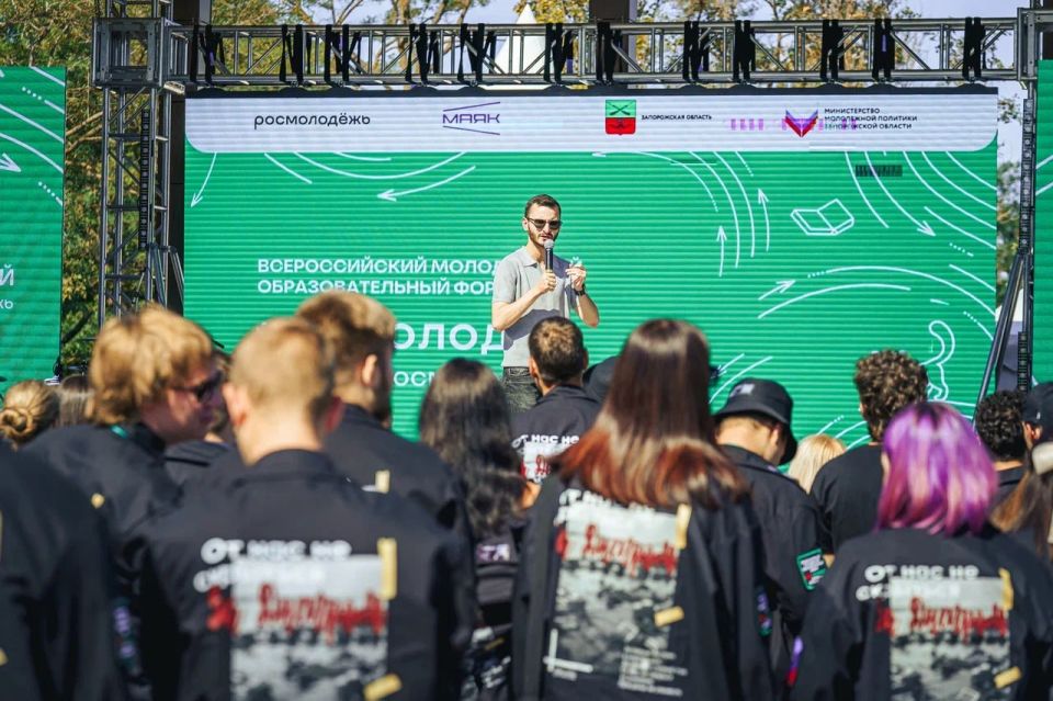 Каждое утро начинается с установочной сессии!