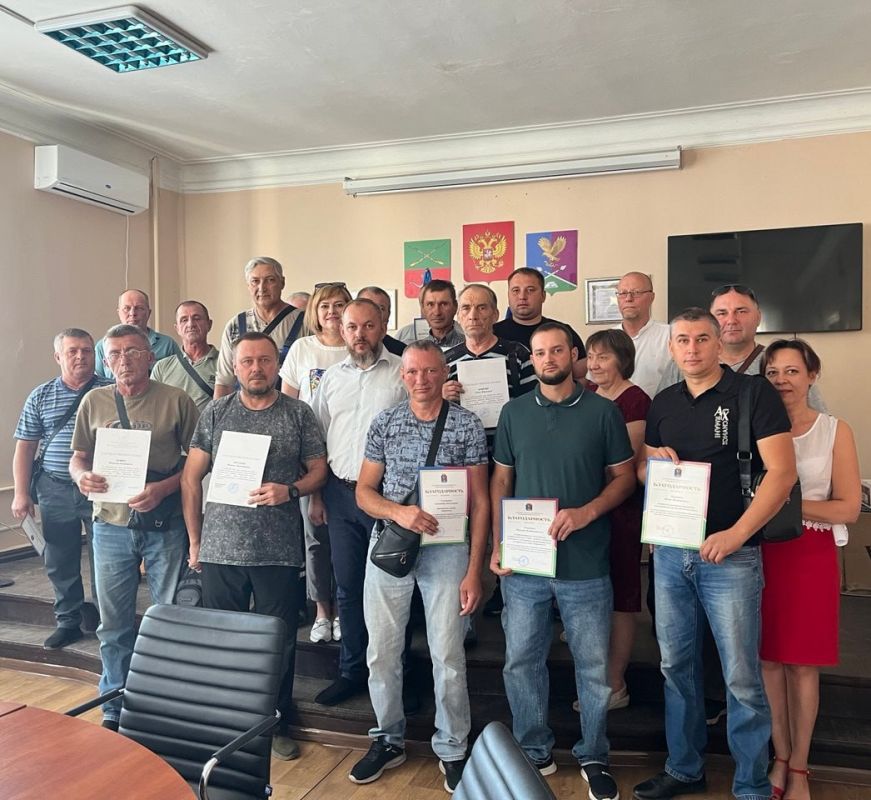 Признание заслуг: глава Куйбышевского муниципального округа отметил вклад энергетиков и коммунальщиков в развитие округа