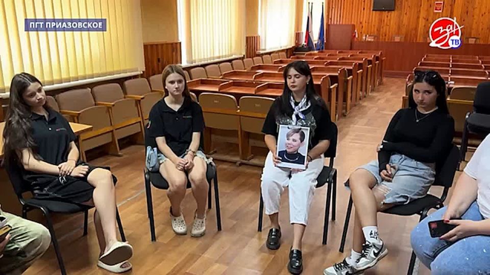 В посёлке Приазовское почтили память Дарьи Дугиной