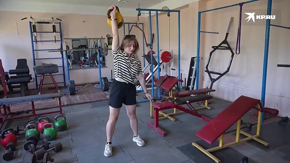 Воспитывает бойцовский характер: Запорожский тренер в 70 лет берет медали на российских турнирах